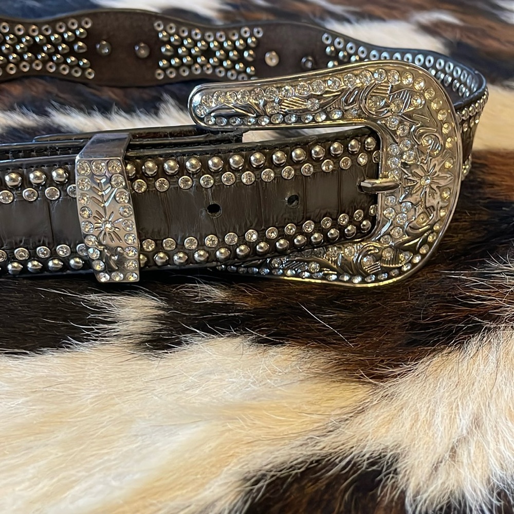 Women’s western studded belt